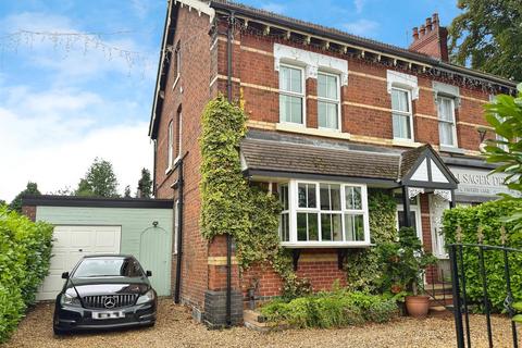 5 bedroom semi-detached house for sale