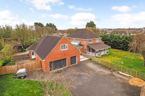 6 bedroom detached house for sale