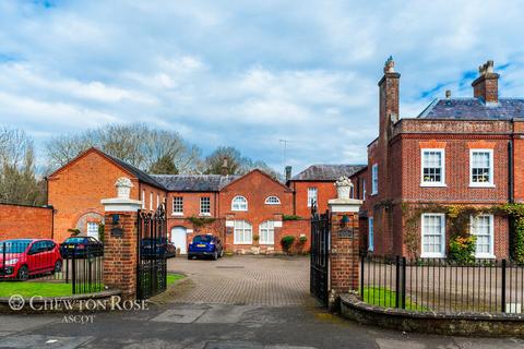 Warfield Street, Warfield, Bracknell 2 bed cottage for sale