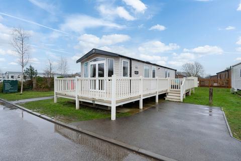 Tattershall Lakes Country Park... 3 bed park home for sale