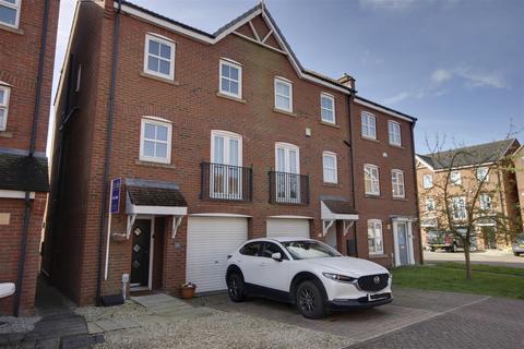 Tudor Close, Brough 3 bed end of terrace house for sale
