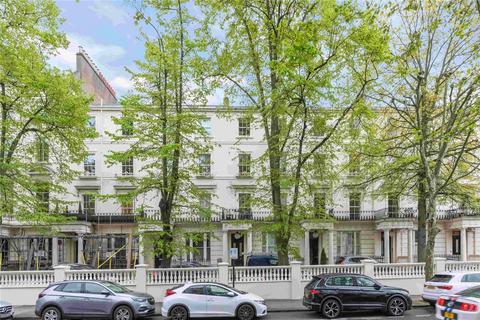 Connaught House, Clifton Gardens... 3 bed apartment for sale