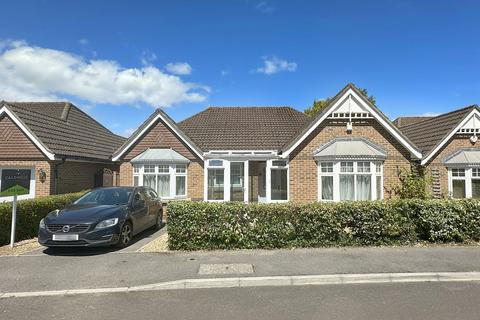 Paddock Gardens, Lymington SO41 4 bed detached bungalow for sale