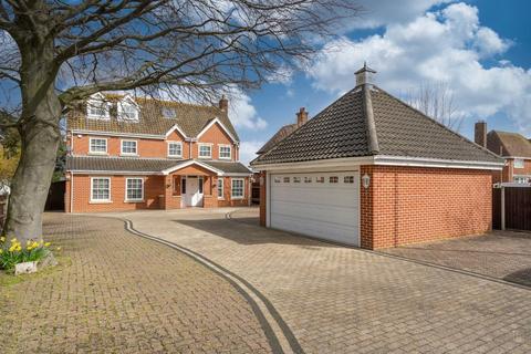 5 bedroom detached house for sale