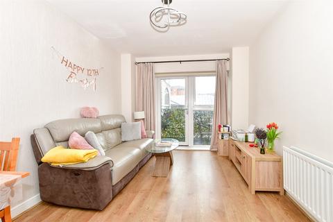 Sovereign Way, Tonbridge, Kent 2 bed apartment for sale