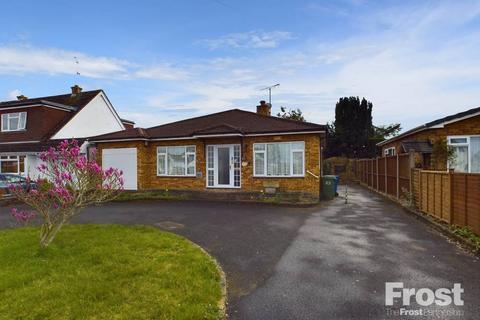 Park Avenue, Wraysbury, Berkshire, TW19 3 bed bungalow for sale