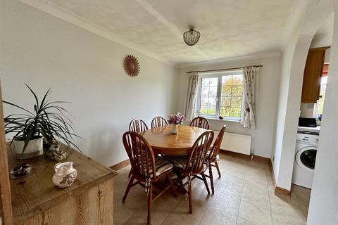 St. Michaels Close, Shalfleet, Newport 3 bed semi