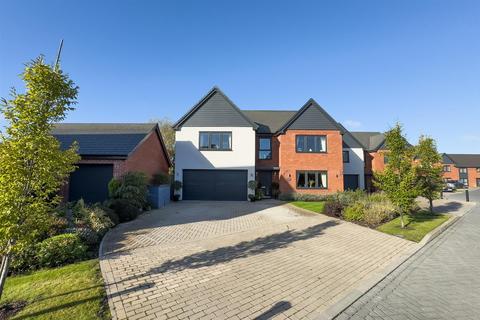 5 bedroom detached house for sale