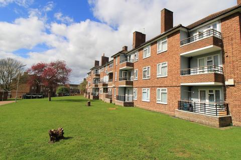 Leamington Close, Romford RM3 1 bed flat for sale