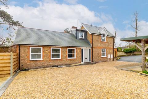 Eastbourne Road, Godstone 2 bed cottage for sale