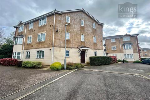 Foxwood Chase, Waltham Abbey 2 bed flat for sale