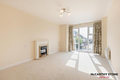 Farringford Court, Avenue Road... 1 bed apartment for sale