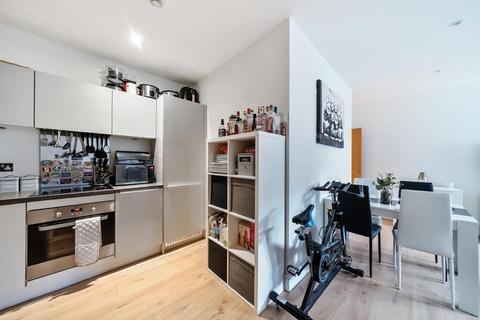 Bracknell,  Berkshire,  RG12 2 bed flat for sale