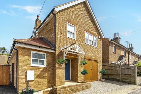 2 bedroom detached house for sale