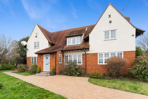 Crouchfields, Chapmore End SG12 4 bed detached house for sale