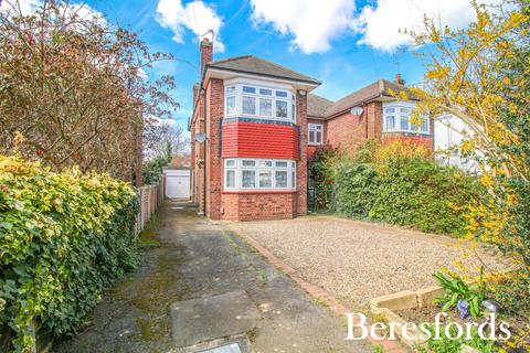 Brookdale Avenue, Upminster, RM14 3 bed semi
