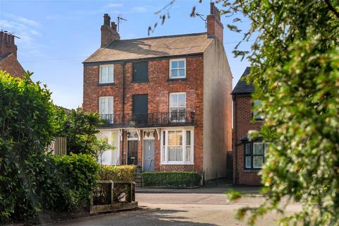 High Street, Wetherby LS23 4 bed semi