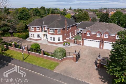 Regent Avenue, Lytham St Annes... 6 bed detached house for sale