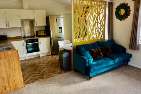 York Road, Escrick, York 2 bed park home for sale