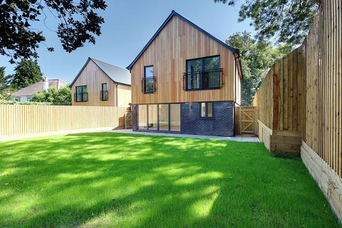 McWilliam Road, Bournemouth BH9 4 bed detached house for sale