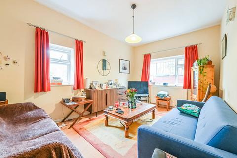 Seymour Road, Harringay, London, N8 3 bed flat for sale