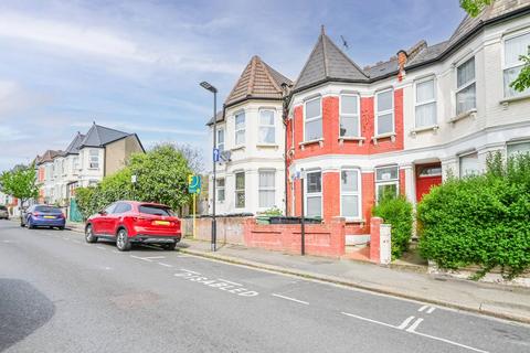 Seymour Road, Harringay, London, N8 3 bed flat for sale