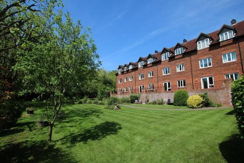 HOLLY COURT, LEATHERHEAD, KT22 1 bed retirement property for sale