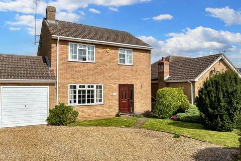 3 bedroom link detached house for sale