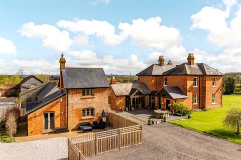 4 bedroom equestrian property for sale