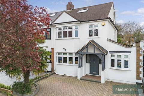 Hycliffe Gardens, Essex IG7 4 bed semi