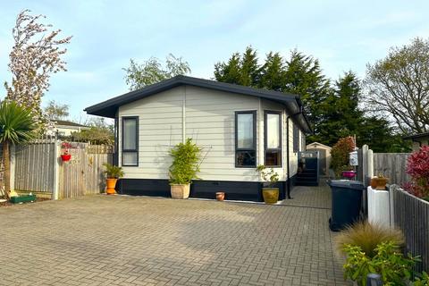 The Elms, Lippitts Hill, Loughton 2 bed mobile home for sale