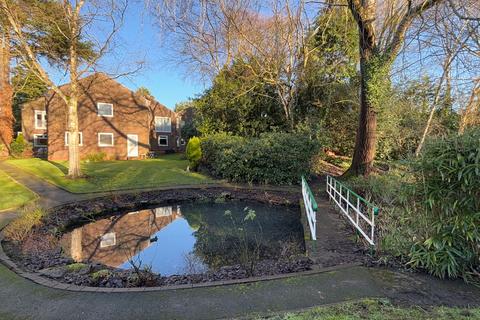Roe Green Avenue, Manchester M28 2 bed apartment for sale