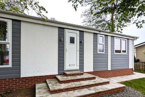 Bromyard, Herefordshire, HR7 2 bed park home for sale