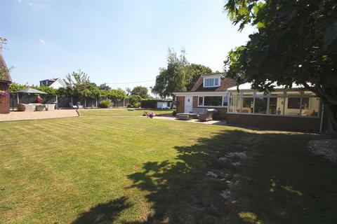 Dunton Road, Billericay CM12 4 bed semi