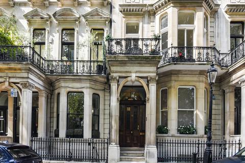 Ennismore Gardens Knightsbridge SW7 2 bed apartment for sale