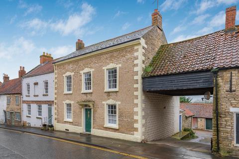 5 bedroom town house for sale