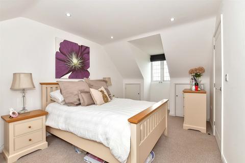 Saltings Close, Whitstable, Kent 4 bed semi