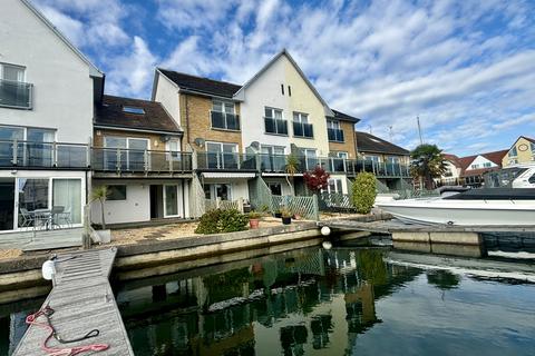 Bryher Island, Portsmouth, PO6 3 bed townhouse for sale