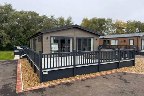 2 bedroom lodge for sale