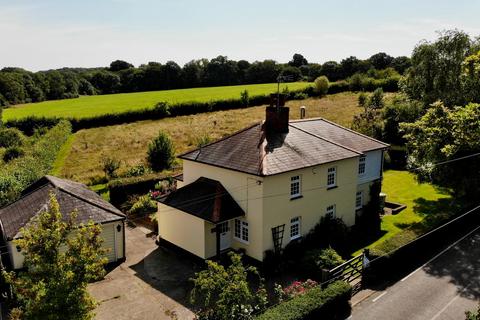 East Hanningfield Road, Chelmsford CM2 3 bed detached house for sale