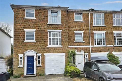 Heathfield Close, West Sussex GU29 4 bed end of terrace house for sale