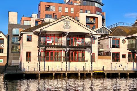Thames Side, Kingston Upon Thames, KT1 2 bed flat for sale