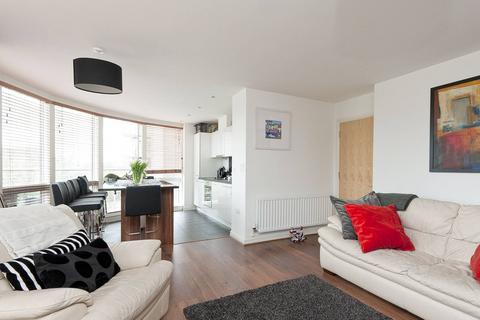 Great West Quarter, Brentford, TW8 2 bed flat for sale