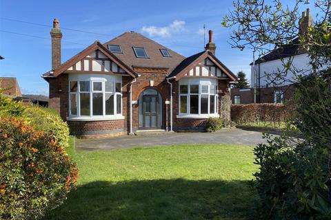 Burton Road, Midway DE11 4 bed detached bungalow for sale