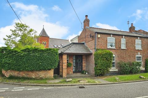 Lincoln Lane, Thorpe on the Hill LN6 4 bed semi