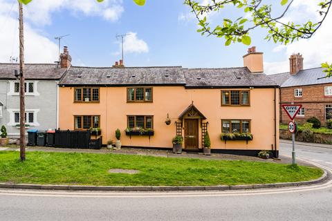 4 bedroom end of terrace house for sale