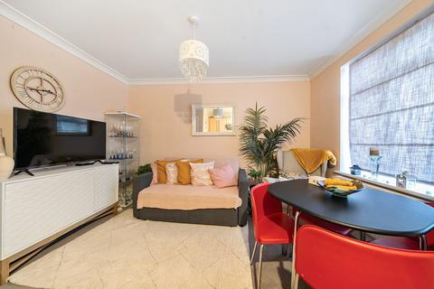 Marsh Road, Pinner, Middlesex 1 bed apartment for sale