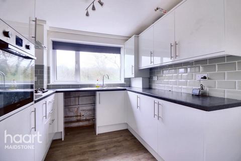 Roseholme, Maidstone 2 bed maisonette for sale