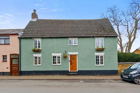 2 bedroom cottage for sale