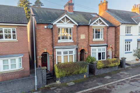 Victoria Avenue, Market Harborough LE16 3 bed semi
